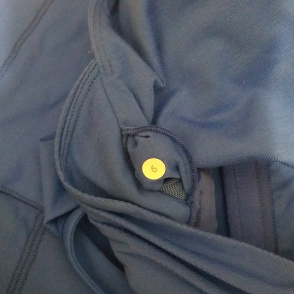 {6} Lululemon Tone It Tank Pipe Dream Blue - Picture 8 of 8